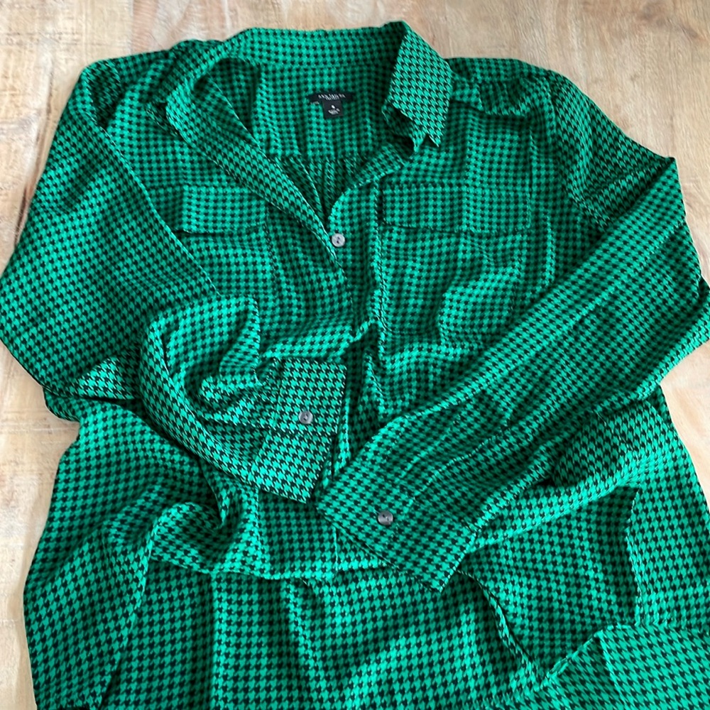 Ann Taylor pop over blouse